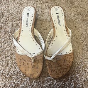 No boundaries low heel sandals -white